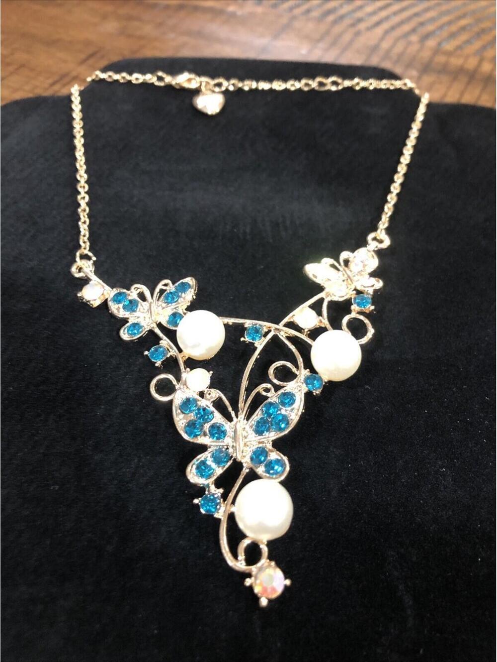 BETSEY JOHNSON BLUE CRYSTAL & PEARL BUTTERFLY PENDANT ON GOLD-TONE NECKLACE